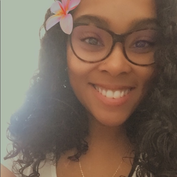 Meet your Posher, Lourdes - Picture 1 of 1